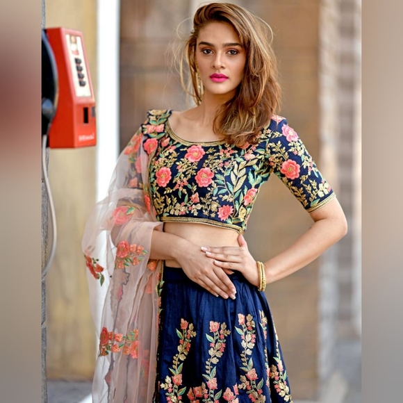 MW NAVY-BLUE RESHAM EMBROIDERED SILK UNSTITCHED LEHENGA WITH BLOUSE - Picture 2 of 2